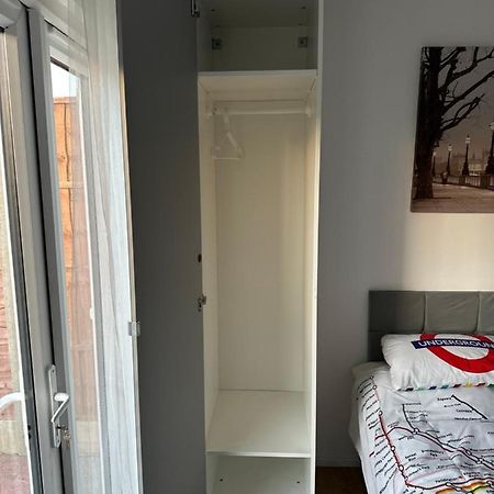 Self-Contained En-Suite Room In Wembley London Exterior photo
